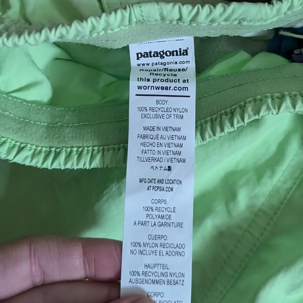 NWT Patagonia Women Baggies Shorts 5" Women Size Medium Salamander Green - Picture 5 of 5